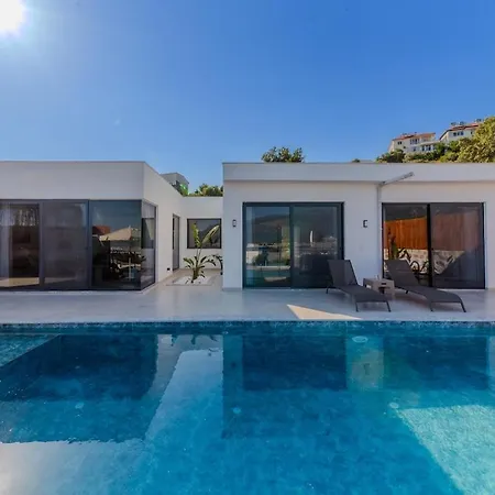 Holidays Are The Days, Vacation Is Great