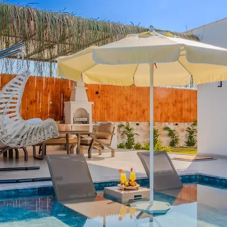 Holidays Are The Days, Vacation Is Great